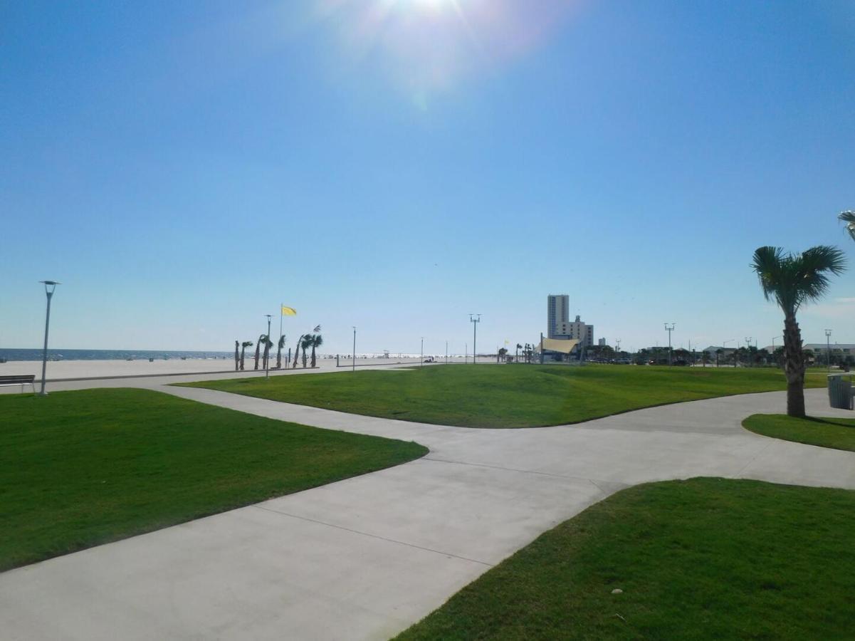 Budget Friendly Condo Perfect For A Romantic Getaway Within Walking Distance To The Beach! Gulf Shores Exterior foto