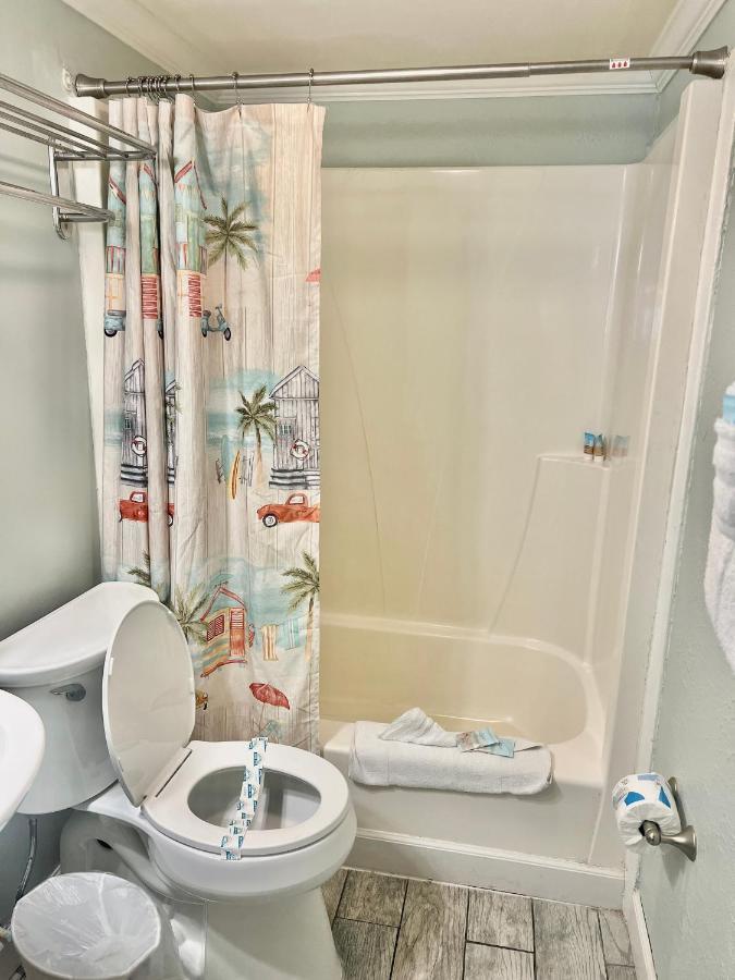 Budget Friendly Condo Perfect For A Romantic Getaway Within Walking Distance To The Beach! Gulf Shores Exterior foto